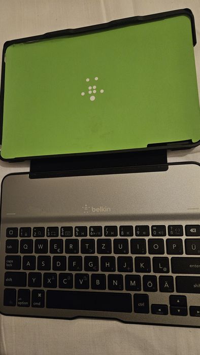 Клавиатурата с кълъф за iPad ,Air,Pro