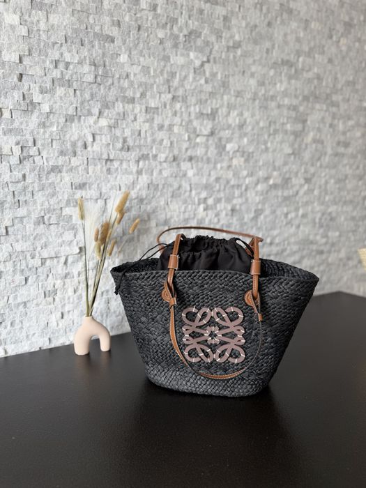 Хасърена чанта Loewe