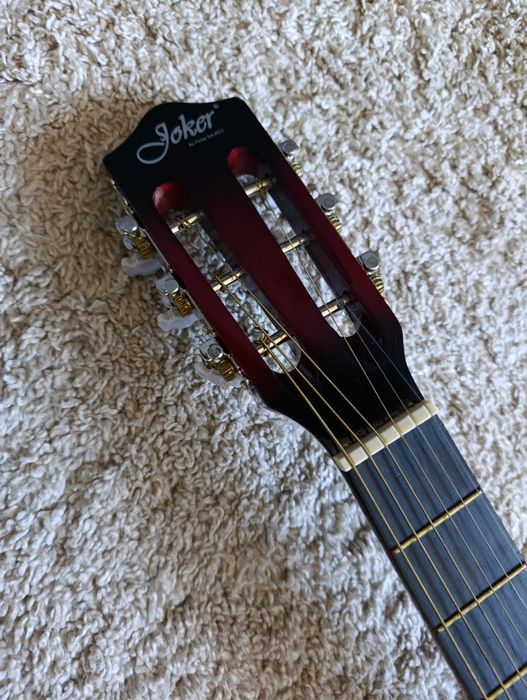 Продам акустическую гитару