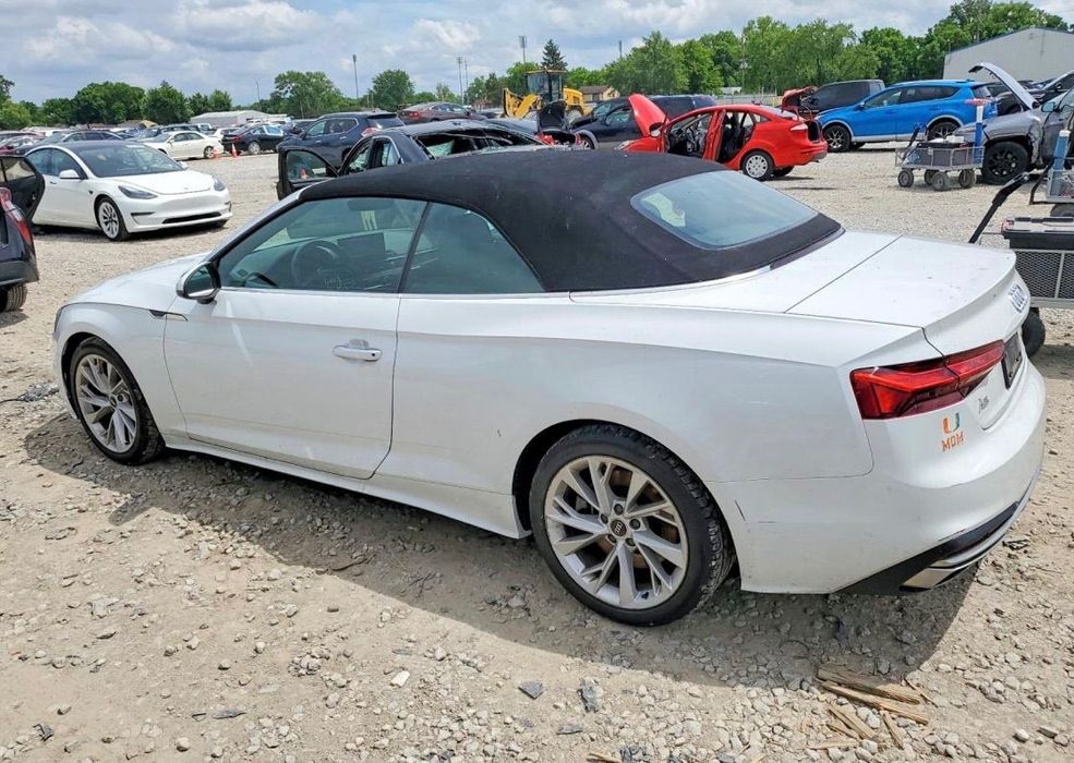 Audi A5 Cabrio Stare perfectă inafara faptului ca e bară avariată.