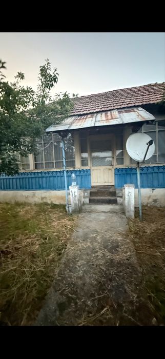 Gospodărie cu 1.223 mp teren intravilan, asfalt, apă în curte și curent – Drăgoești, Vâlcea