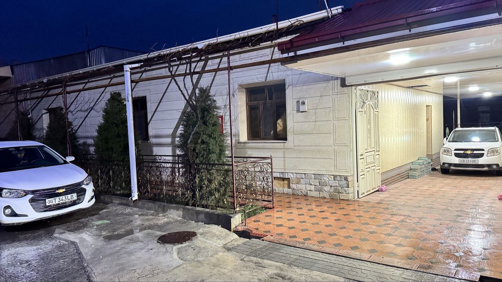 Продается дом в районе Икром Шашлык