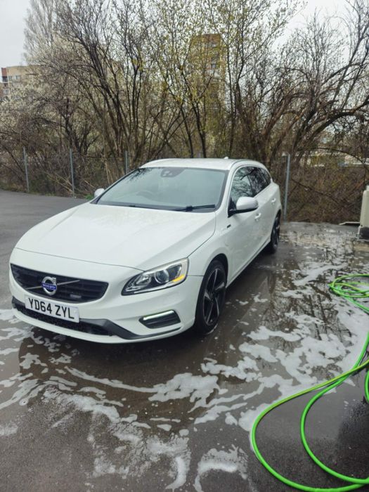 Volvo V60 R-Design D6  215 PHEV AWD на части