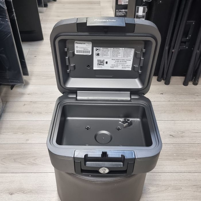 Amanet F28: Caseta valiza seif portabil Sentry CFW20201 rezistent foc