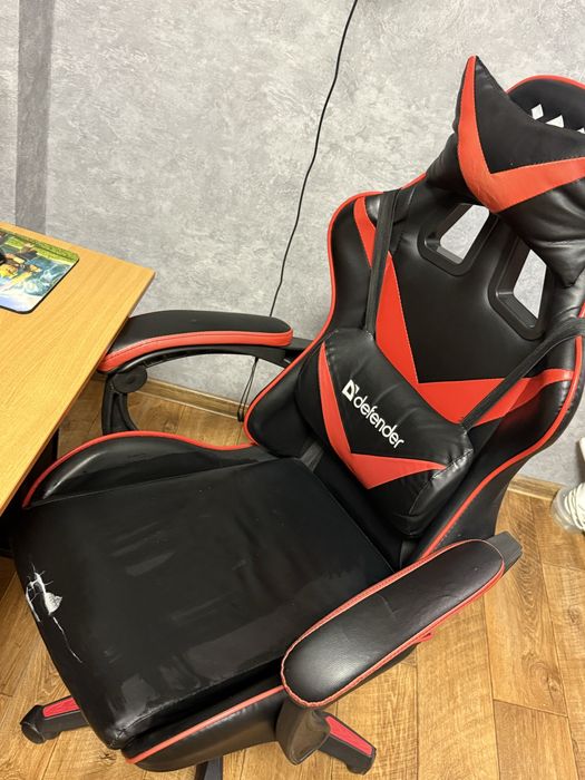 Стол  компьютерный и стул zeta.