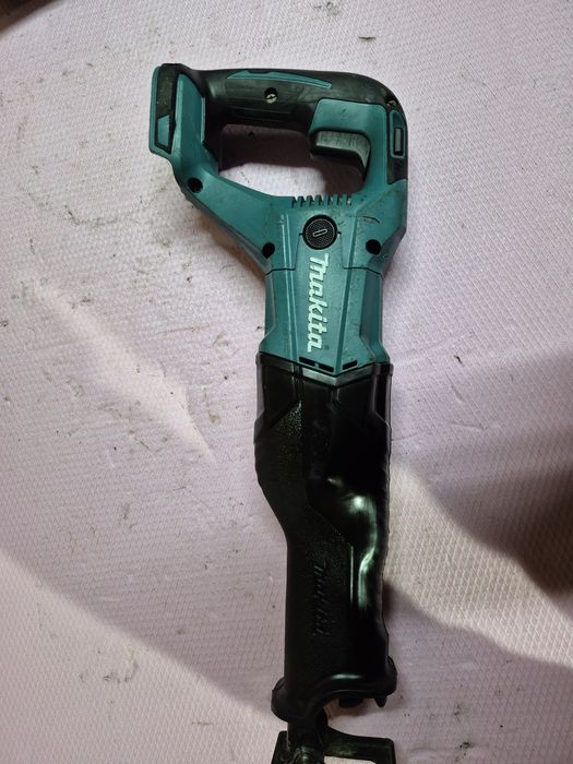 Fierastrau sabie Makita DJR 186 18v