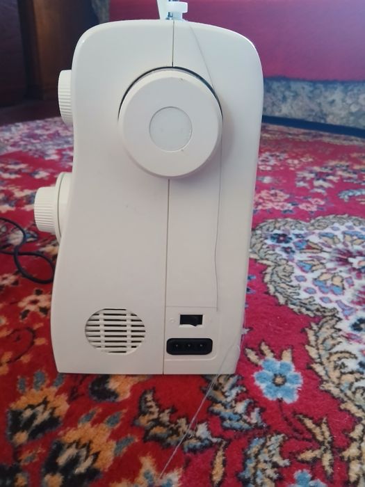 Mașină de cusut SINGER TRADITION Model 2250 ! 700  lei .