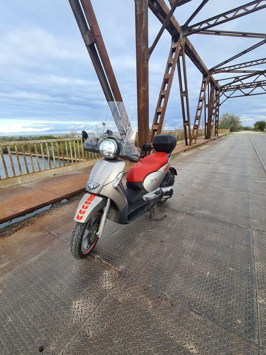 Aprilia Scarabeo 500 , nu Piaggio Beverly !