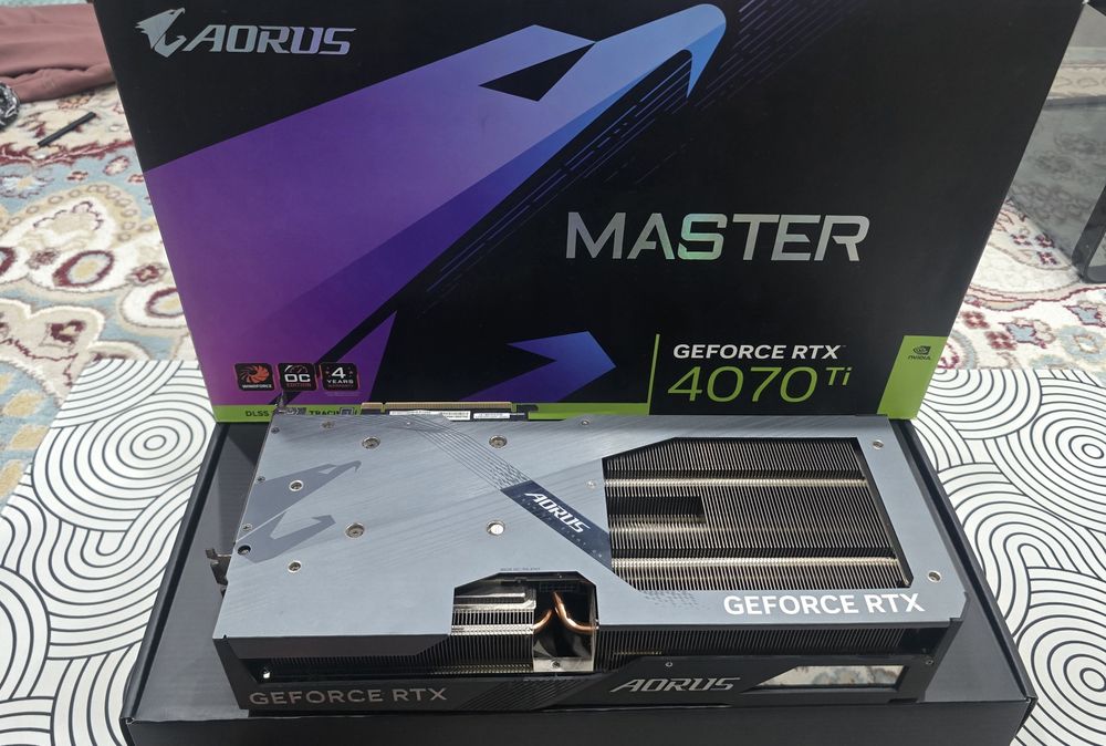 Продам топовую мощную игровую видеокарту Gygabyte Aourus 4070 Super/12