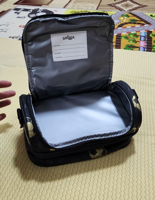 Ланч бокс от SMIGGLE новый !