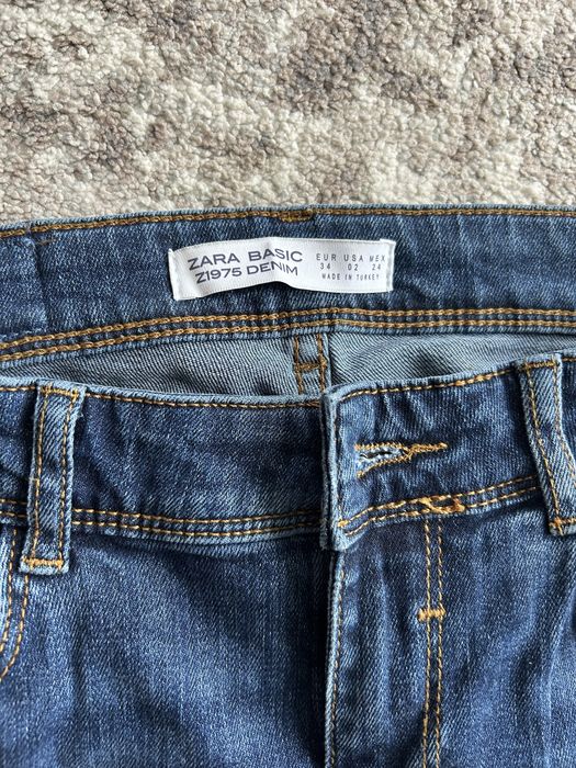 Vand blugi Zara marime 34 ca noi