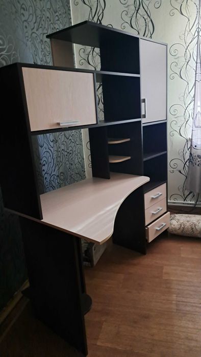 Продаю компьютерный стол