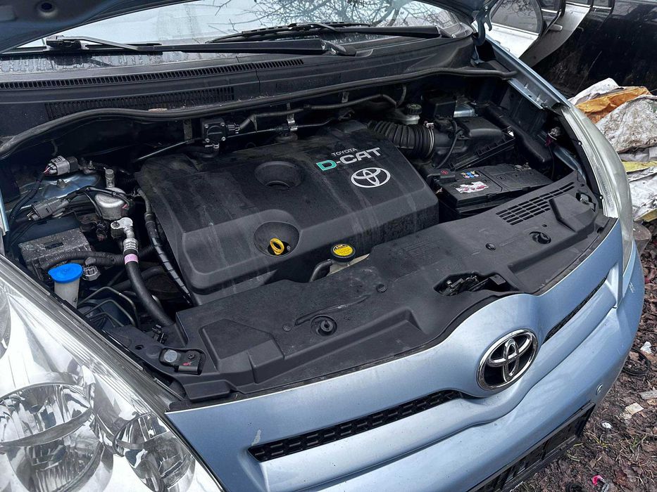 На Части Toyota Corolla Verso 2007г 2.2 D-Cat 177к.с