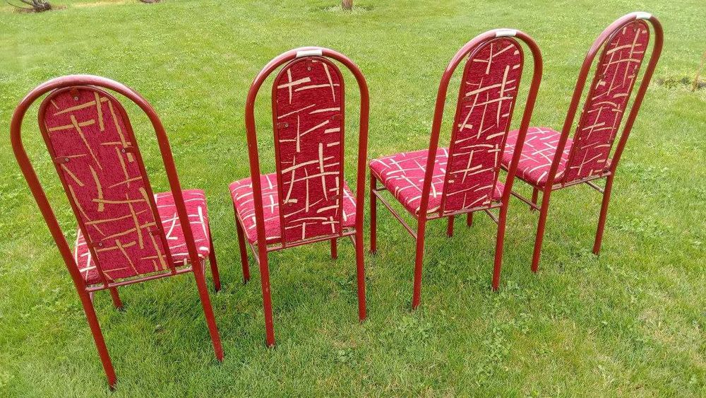 Стулья с металлическим каркасом 12 штук