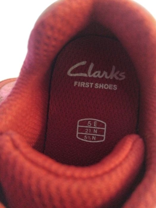 Нови светещи детски обувки Clarks