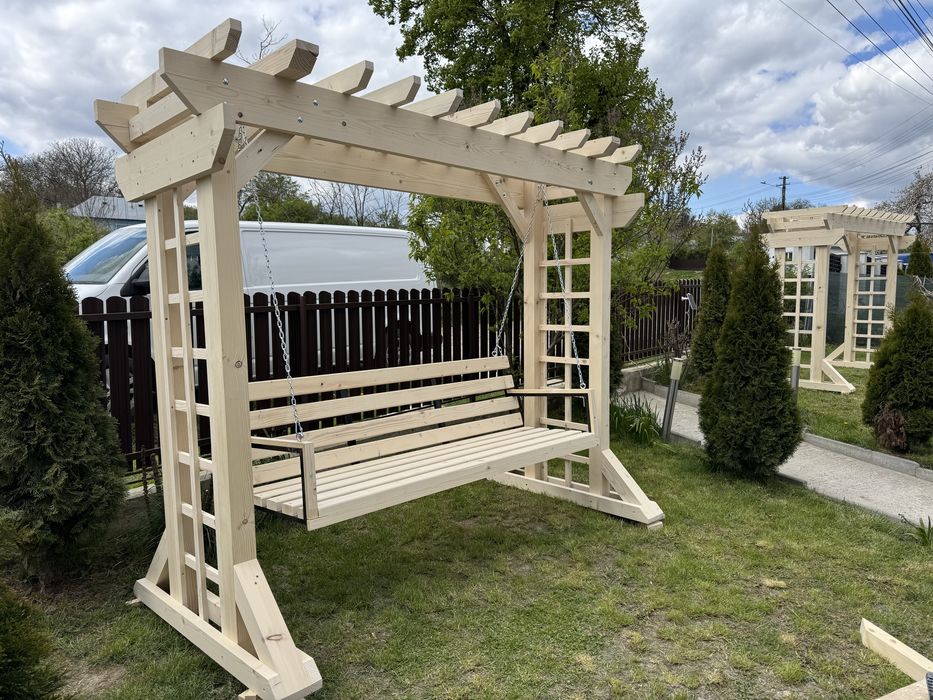 Leagăn grădină din lemn masiv tip pergolă – bancă 3 persoane