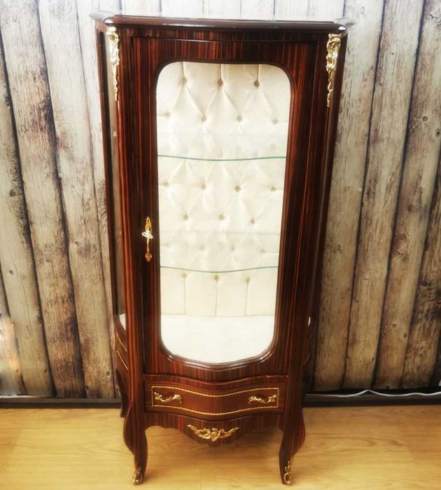 Салонна витрина в стил Louis XV