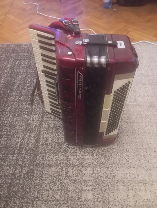 Vând acordeon weltmeister