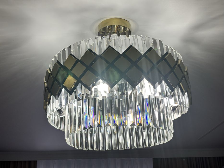 Продам люстру в гостиную