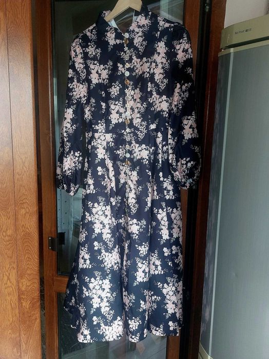 Коктейлна рокля  на цветя