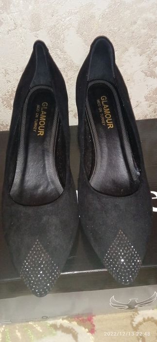 Продам туфли замшевые