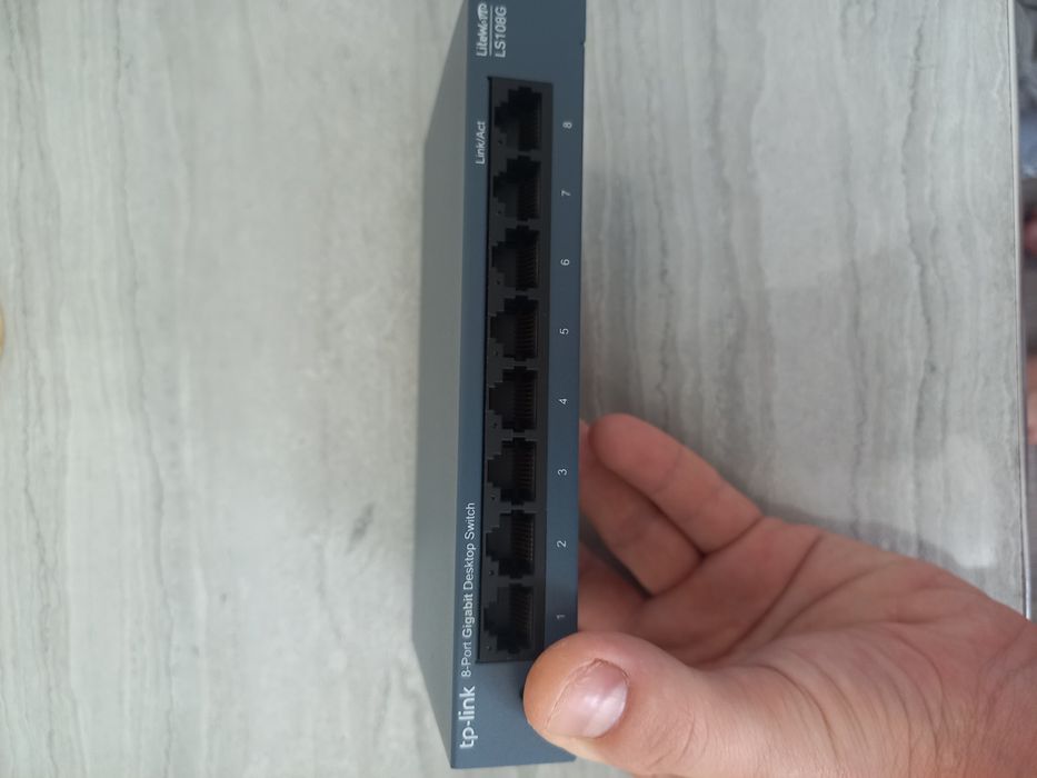 Свитч 8 портовый TP link TL-SG108E