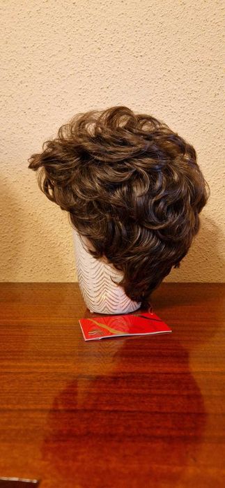 Peruca noua cu eticheta