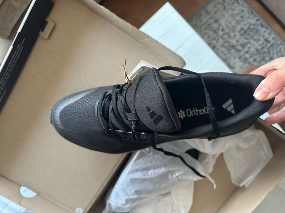 Adidas маратонки чисто нови