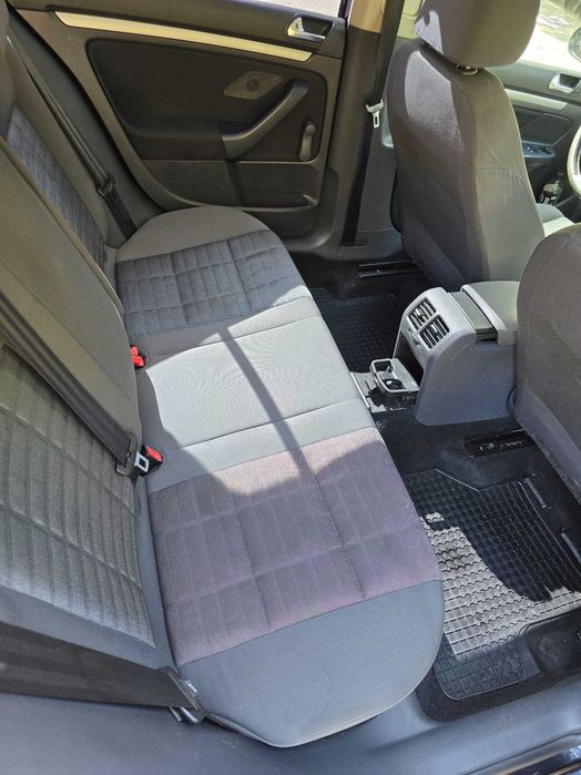 Volkswagen Golf 5 – 2.0 TDI (140 CP)