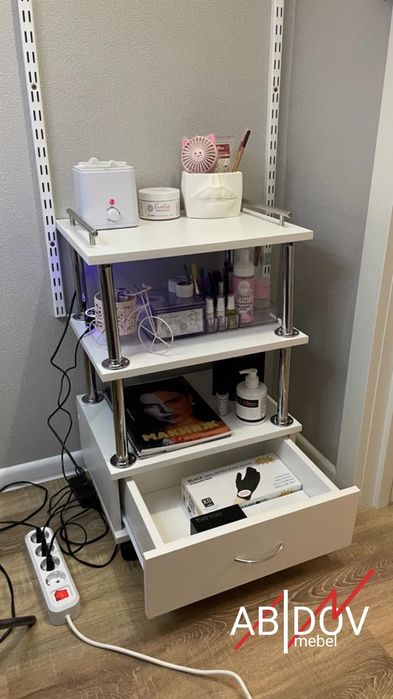 Для салона красоты и косметологии тумбочка  ,  помощница  , тележка .