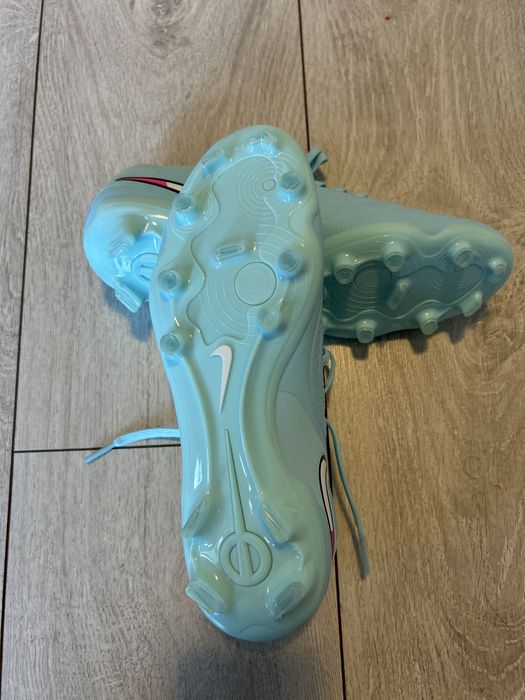 Vand ghete fotbal nike tiempo