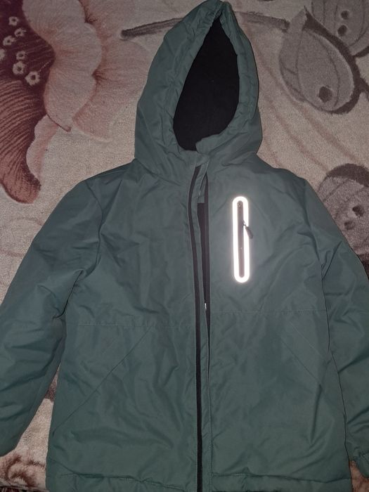 Продам куртку на мальчика