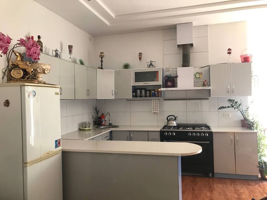 Уй сотилади.ховли 6 сотих 6 хона