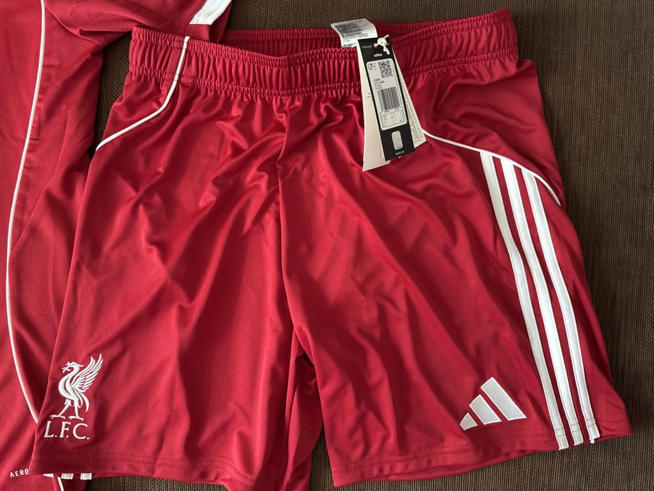 Echipament Adidas Liverpool FC LFC nou original sezon 25/26 mărimea L