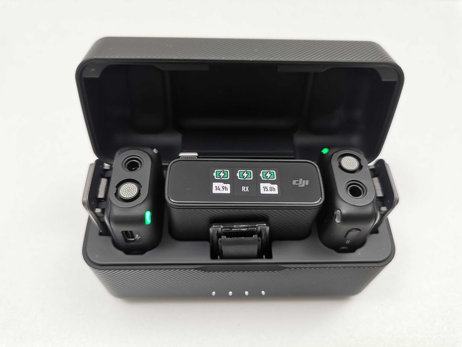 DJI Mic (2 TX + 1 RX + Charging Case) система от микрофони и подарък калъф за съхранение и транспортиране