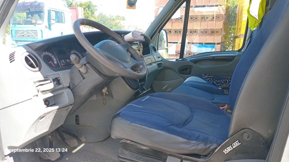 Vand IVECO 3.5TO cu macara