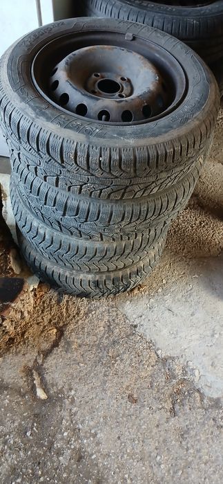 4 броя зимни и 4 броя летни гуми с джантите