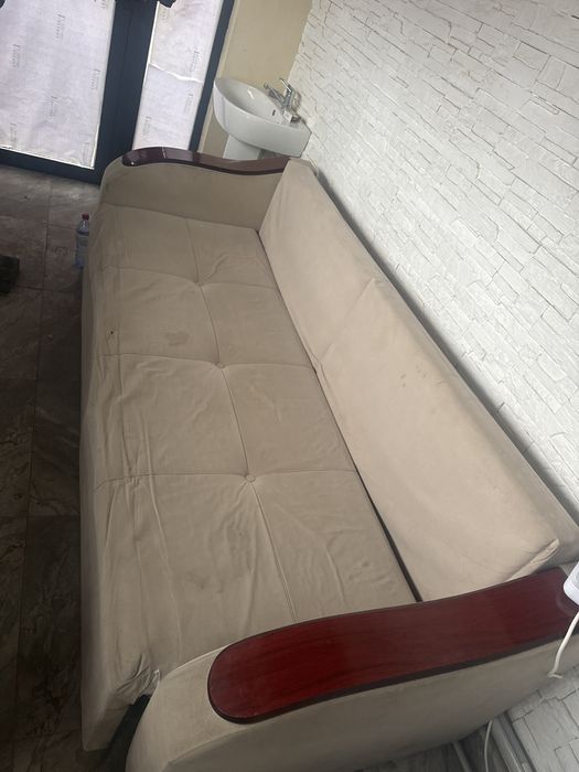 Диван двухместный