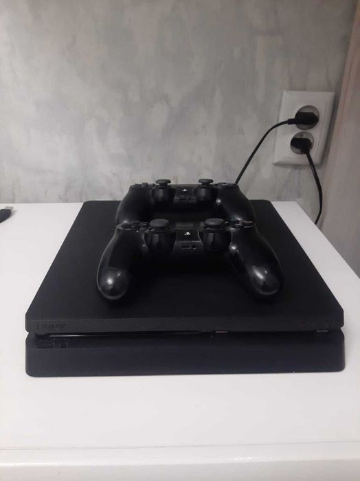 продам игровую приставку PS4