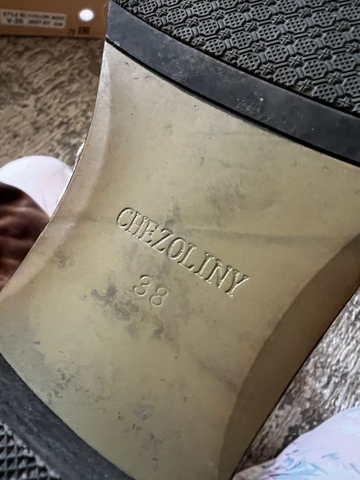 Продаю велюровые сапоги