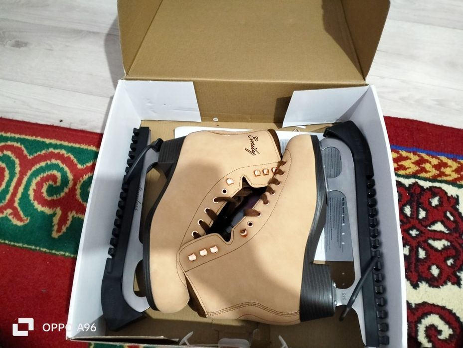 Продам Коньки новые