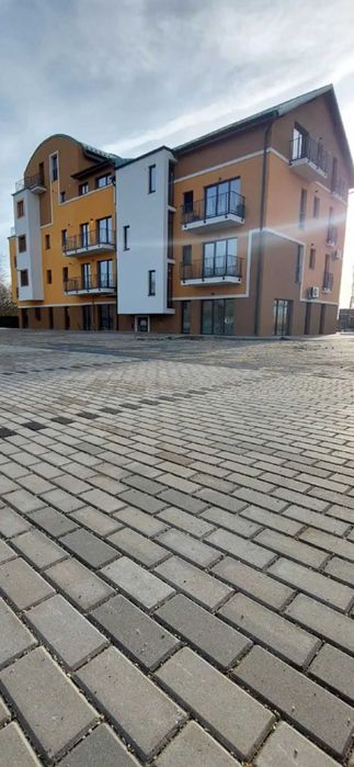 Închiriere spațiu comercial