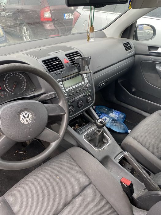 Vand Volkswagen golf 5 sau dezmembrez