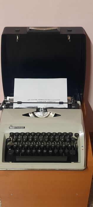 Mașină de scris Triumph Contessa de luxe impecabilă