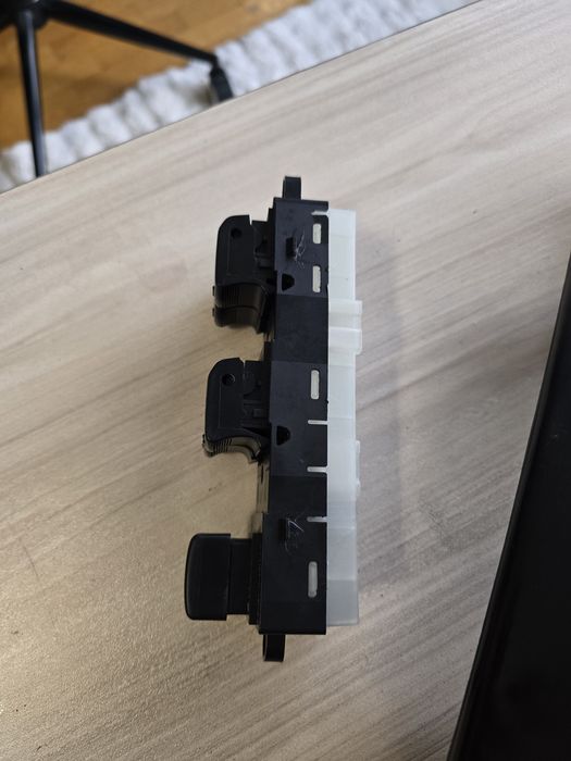 Nissan qashqai дръжки лява и дясна и управление за прозорци