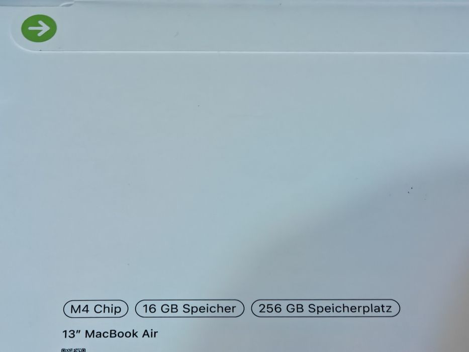 Нов  Macbook Air 13.6"M4 16 GB RAM 256 GB SSD Гаранция