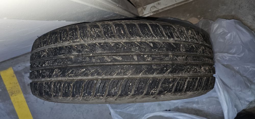 Продам комплект летней резины 195/65 R15 — 4 штуки.