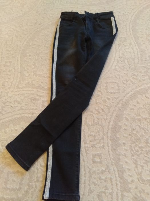 Продам джинсы для девочек