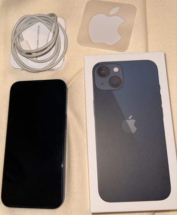 iPhone 13 – 128GB, Midnight, iOS 26.2, в гаранция, перфектно състояние