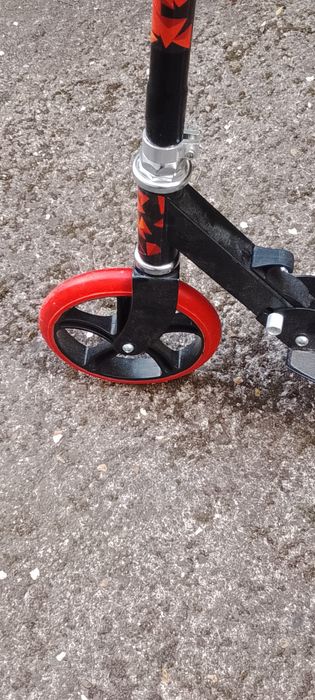 Trotineta ptr.copii 9-12 ani